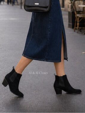 DV by Dolce Vita Collyns Black Faux Suede Ankle Booties Size 9 New With Box